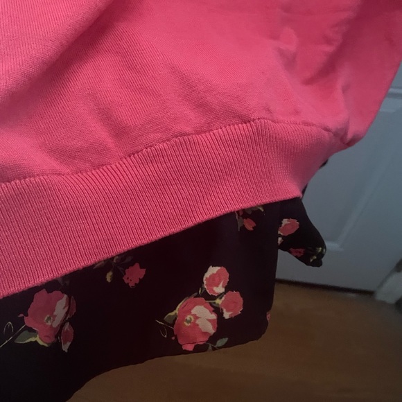 Coral sweater with floral trim - Picture 2 of 6